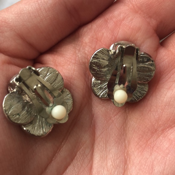 FREE Clip On Earrings - Picture 2 of 4